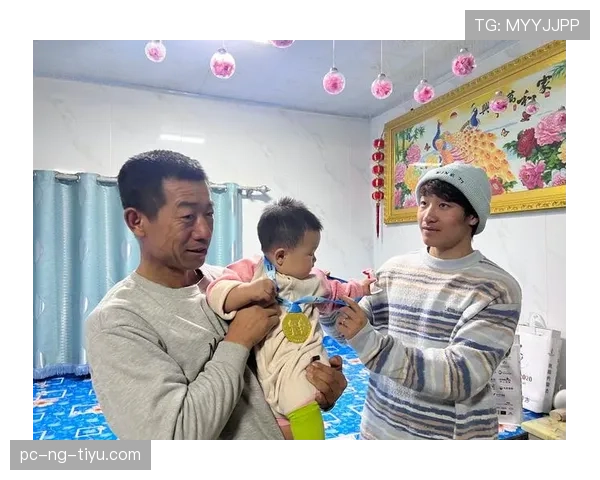 杨昊家的冰箱里只有蛋白粉和冰块