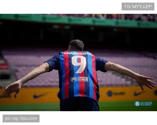 莱万今天又是球场上冻龄老人，生活费估计能买半个明星圈了吧